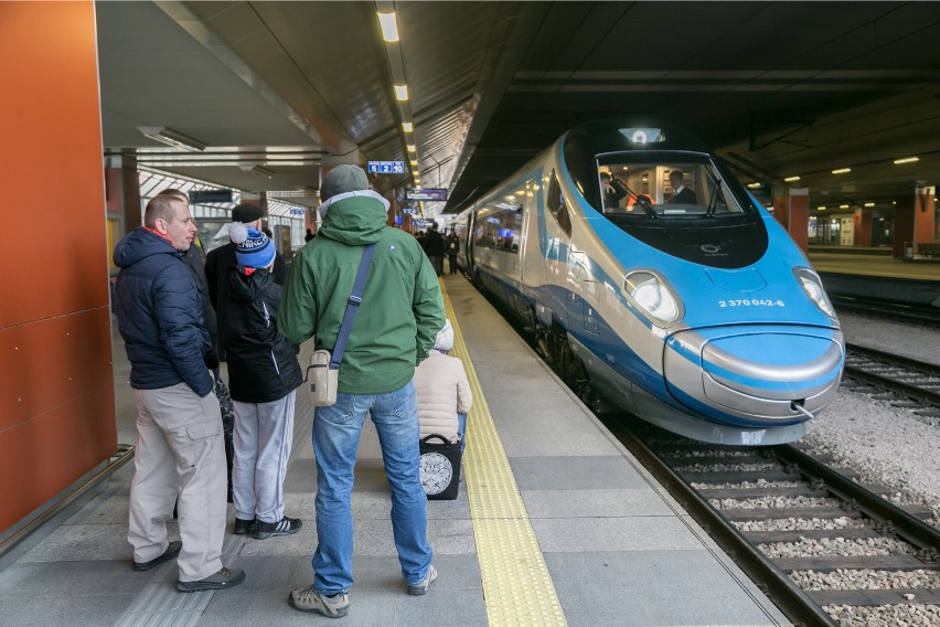 14.12.2014 roku rozpoczęły się regularne kursy Pendolino z...