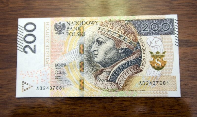 Nowy banknot 200 zł trafił już do obiegu [zdjęcia]
