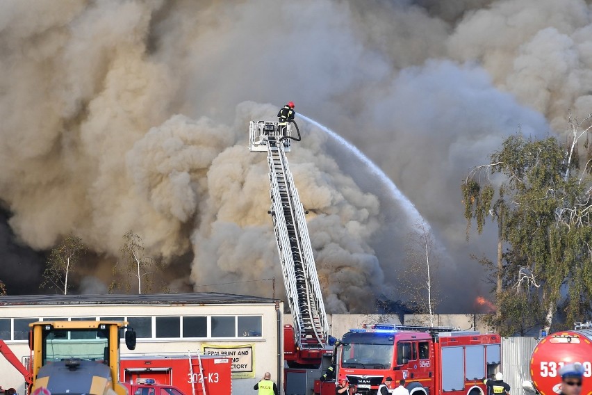Pożar w Szczecinie przy ul. Pomorskiej. Trwa dogaszanie