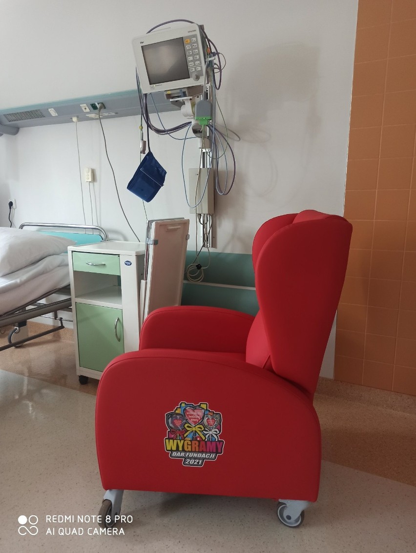 Szpital w Ostrołęce otrzymał od WOŚP fotele oraz lampy czołowe diodowe HEINE ML4 LED UNPLUGGED