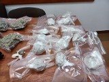Susz, proszek, kryształki! 4 kilogramy narkotyków w mieszkaniu w centrum Kielc! Trzech młodych ludzi za kratami
