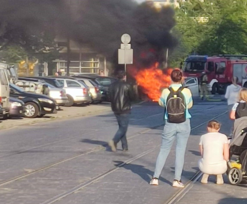 Jak informuje dyżurny wrocławskiej straży pożarnej,...