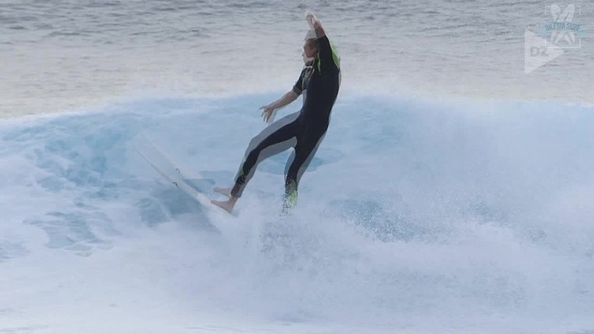 Śląski surfer Jakub Kuzia wystartuje w Norwegii. Będzie pływał w ekstremalnych warunkach WIDEO