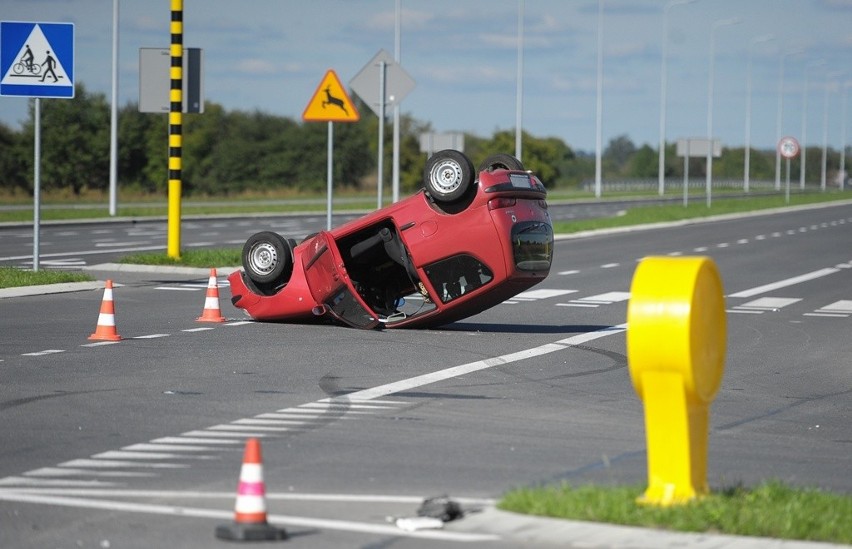 Sprawcy wypadku policjanci zatrzymali prawo jazdy.