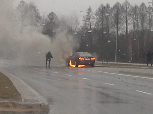 Pożar BMW na ul. Sulika w Białymstoku