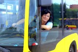 Wrocławskie MPK szuka chętnych do pracy. Potrzebni kierowcy miejskich autobusów. Przewoźnik "za kółko" zaprasza też panie