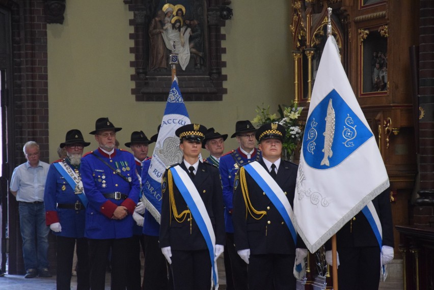 Arcybiskup Wiktor Skworc poświęcił sztandar Rybnika