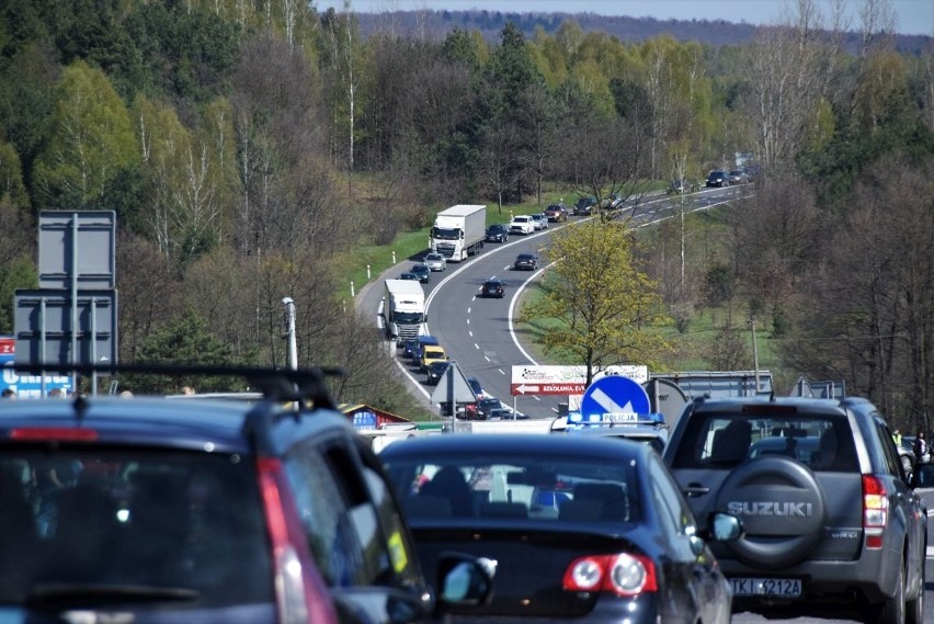 Oblężenie giełdy w Miedzianej Górze w niedzielę 9 maja. Tłumy ludzi i gigantyczne korki! Zobaczcie co szło najlepiej [ZDJĘCIA]