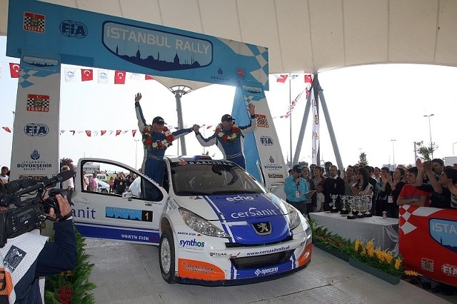 Wicemistrzowie Europy Michał Sołowow i Maciek Baran (Peugeot 207 S2000) wygrali Istanbul Rally, drugą rundę Raj-dowych Samochodowych Mistrzostw Europy. Dla załogi Cersa-nit Rally Team jest to pierwsza w karierze, wygrana w klasyfikacji generalnej rajdu zaliczanego do Mistrzostw Europy.