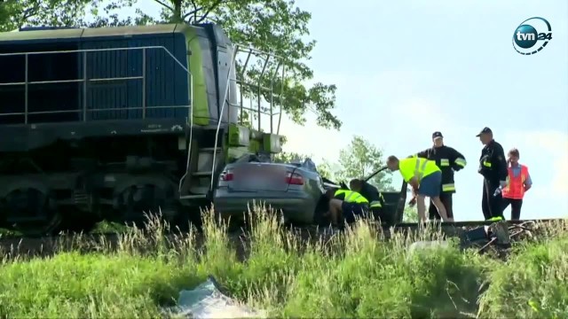 Średnica-Maćkowięta. Tragiczny wypadek. Lokomotywa zderzyła się z osobówką (wideo)