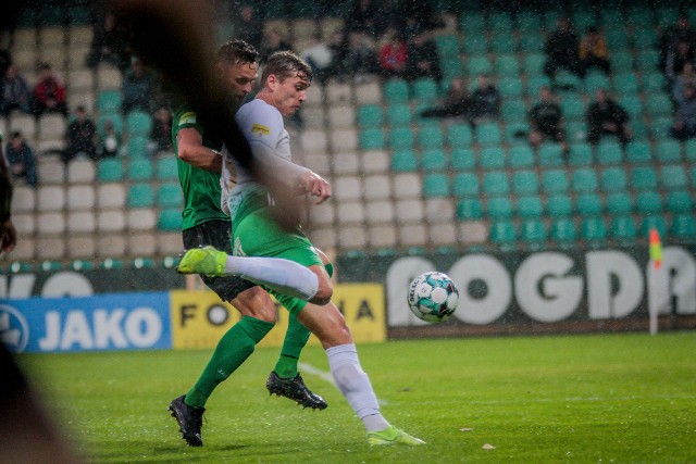 Radomiak Radom w piątej kolejce Fortuna 1 Liga przegrał 1:2 z Górnikiem Łęczna. Jedynego gola dla zielonych strzelił, Karol Podliński (z piłką).Zobacz zdjęcia z meczu>>>