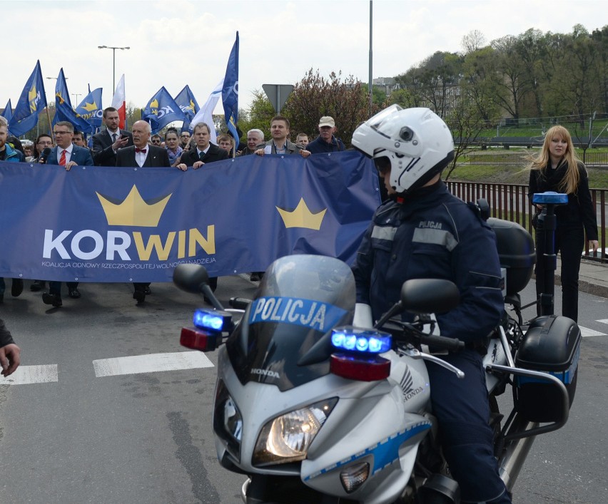 Akcja "Stop podatkowi PIT" w Gdańsku. Janusz Korwin - Mikke i happening pod Neptunem [ZDJĘCIA]