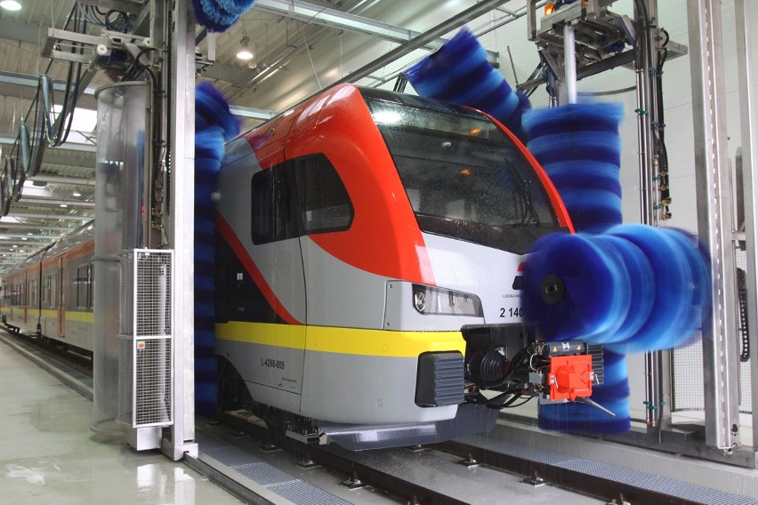 Łódzka Kolej Aglomeracyjna: myjnia dla pociągów już działa [ZDJĘCIA+FILM]