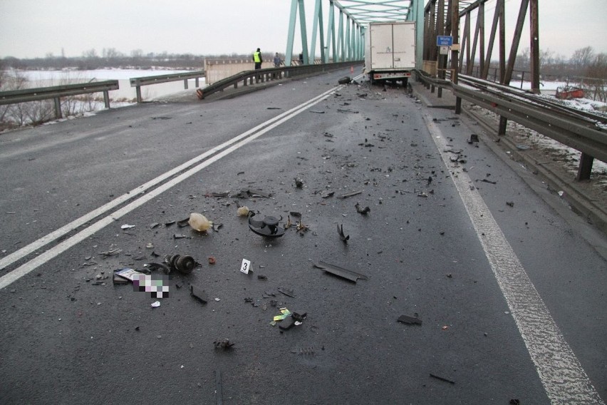 Zderzenie busa z ciężarówką na krajowej trasie w Nagnajowie. Są ranni