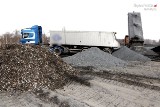 Firma z Małopolski nielegalnie wywoziła odpady na Śląsk. Akcja policji