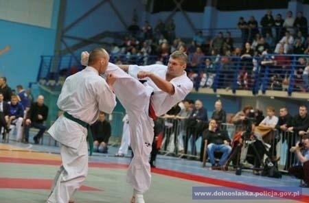 Antyterrorysta z Wrocławia mistrzem Polski w karate (ZDJĘCIA)