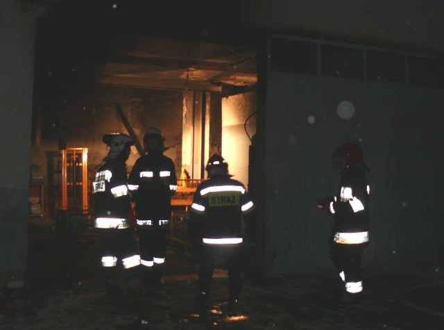 Osiem zastępów straży pożarnej gasiło w piątek pożar w Parszowie.