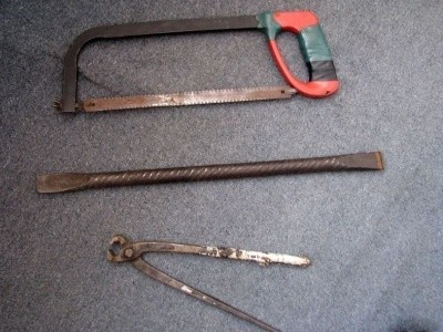 Przy zatrzymanych znaleziono narzędzia do cięcia kabli.