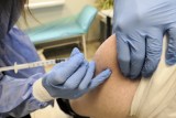 W Polsce wykonano blisko 60 milionów szczepień przeciwko koronawirusowi od początku pandemii. Ile osób jest w pełni zaszczepionych?