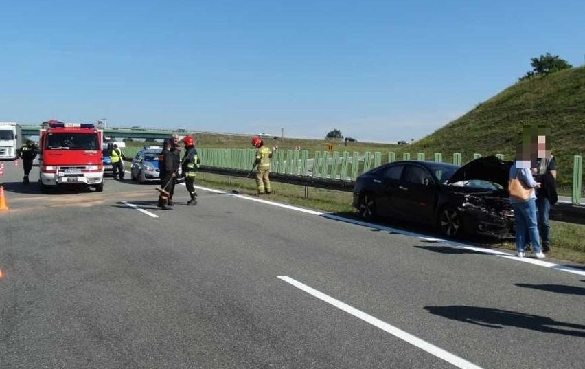 Wypadek dwóch samochodów osobowych w Falęcicach.
