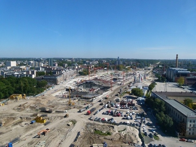 Nowy dworzec Łódź Fabryczna, według umowy, powinien być gotowy na koniec września 2015 r. 