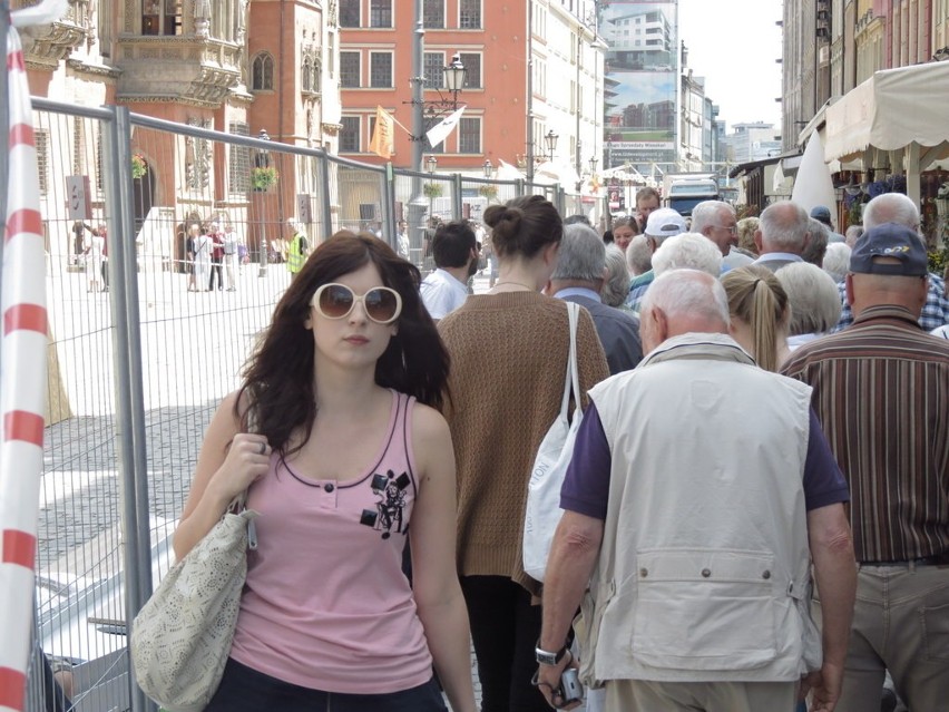 Budują strefę kibica. Otaczają Rynek płotem (ZDJĘCIA)