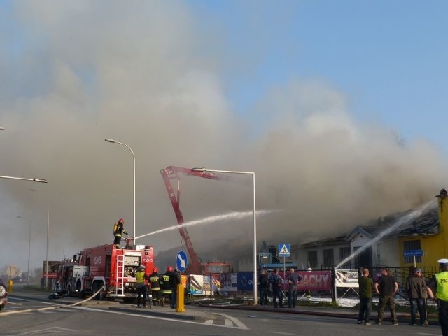Pożar przy obwodnicy w Ostrowcu 