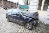 Łódź: autem w mur na Przędzalnianej