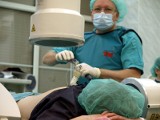 Cementowanie kręgosłupa w koszalińskim szpitalu [film]