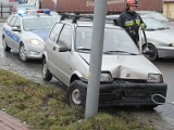 23-latka wjechała fiatem cinquecento w latarnię [WIDEO]