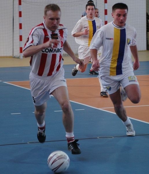 Tomasz Wacek (z lewej) jako piłkarz był obrońcą, ale często udzielał się w akcjach ofensywnych.