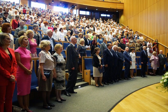 Licznie zgromadzeni goście uczcili nie tylko 35-lecie JUTW, ale również 90. urodziny najstarszej studentki - Saturniny Faust