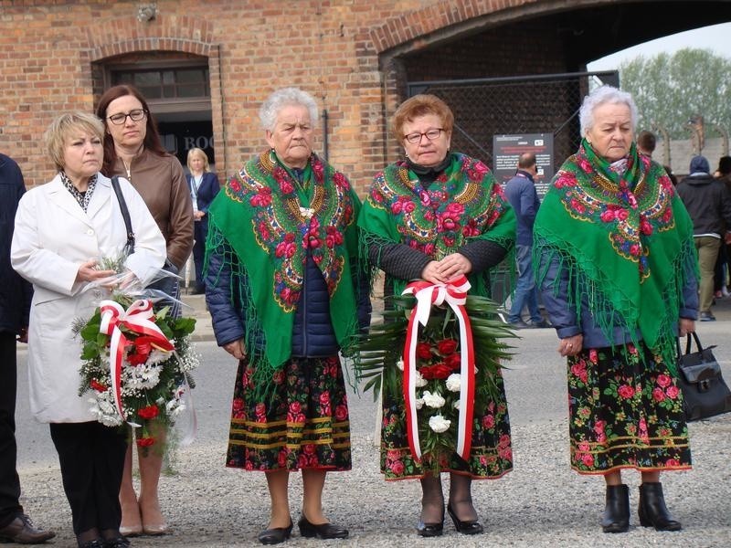 Oświęcim, Brzezinka. Uroczystości w rocznicę  wysiedlenia przez Niemców mieszkańców Brzezinki i okolic w związku z budową Auschwitz ZDJĘCIA