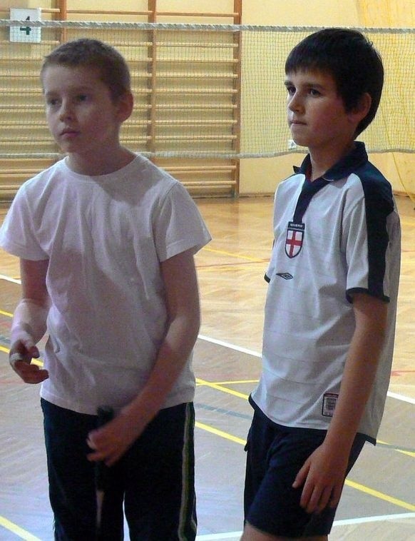 Dominik Dąbrowski (z lewej) i Patryk Kopeć, udanie startowali w turnieju badmintona, który rozegrany został w Widełce.