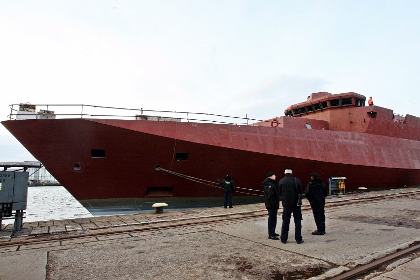 ORP Ślązak zwodowany i zważony - wraca do hangaru