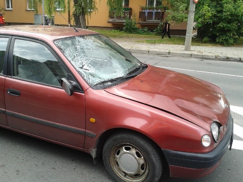 Kobieta została potrącona przez kierowcę toyoty.