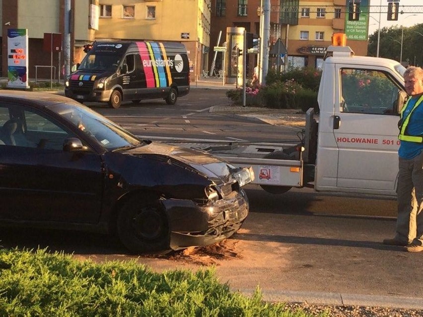 Radiowóz kontra audi. Do stłuczki doszło na Pl.Żołnierza...