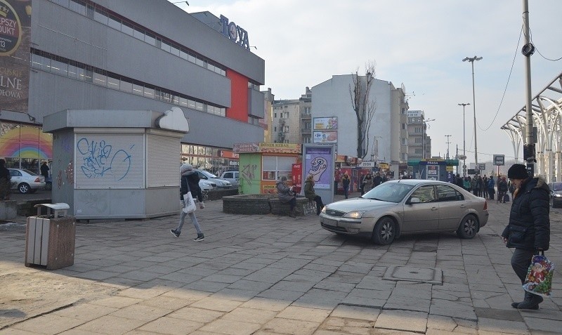 Budki z jedzeniem przed Centralem mają być zastąpione przez...