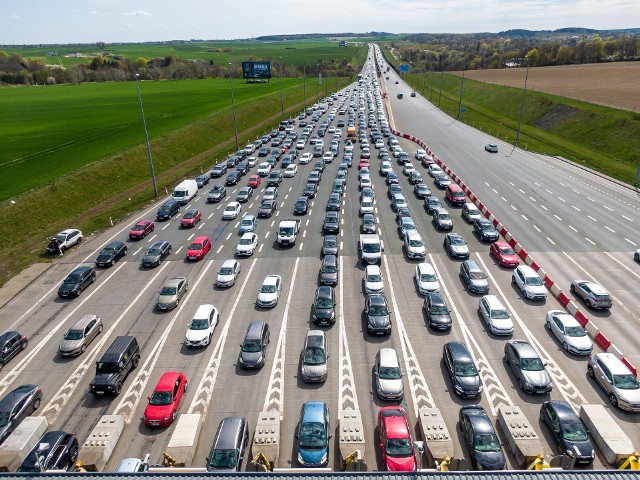 Autostrada A1, na płatnym odcinku jest nazywana Amber One (Autostrada Bursztynowa). W te wakacje 152-km płatnym odcinkiem A1 przejechało prawie 4,4 mln pojazdówZobacz kolejne zdjęcia. Przesuwaj zdjęcia w prawo - naciśnij strzałkę lub przycisk NASTĘPNE