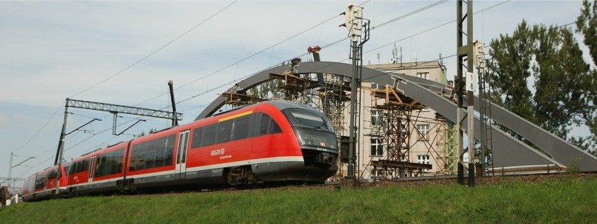 Nowe przęsło wiaduktu nad Grabiszyńską waży kilkaset ton. Zamkną ulicę na czas montowania (ZDJĘCIA)