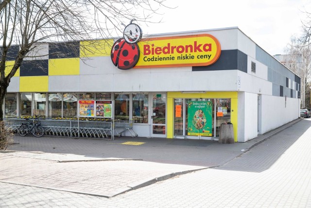 Biedronka wprowadza specjalne nocne promocje oraz oferty dla seniorów.