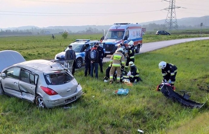 Wojnicz. Zderzenie peugeota z nissanem na obwodnicy. Dwie osoby w szpitalu