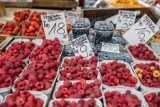 Ile kosztują porzeczki, czereśnie i maliny na początku lipca? Ceny owoców 2022 zaskakują. Jagody i jeżyny to luksus