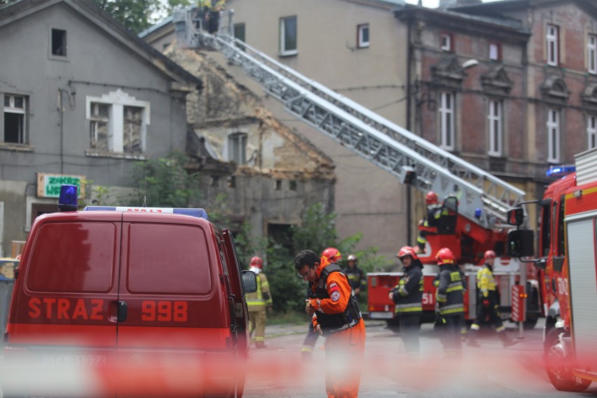 W Siemianowicach Śl. zawalił się dach budynku przeznaczonego...