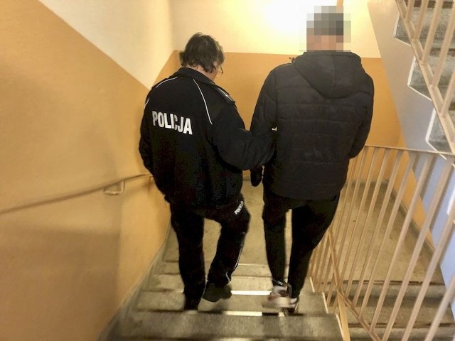 Podejrzani o rozboje i kradzieże zostali zatrzymani przez słupską policję