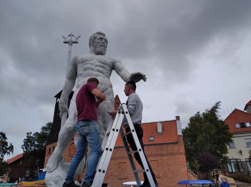 Helski Neptun z czarną opaską. Cenzura na Bulwarze...