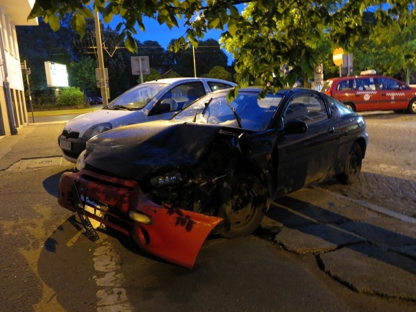 Poznań: Kierowca uciekł z miejsca wypadku