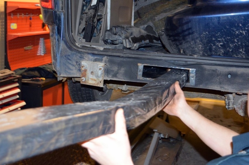 Połowce: Papierosowa kontrabanda w podłodze samochodu. Białorusini chcieli przemycić nielegalne papierosy [ZDJĘCIA]