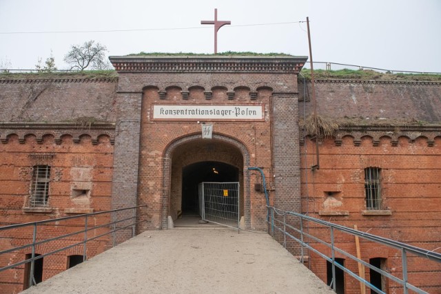 Fort VII w Poznaniu stał się miejscem pierwszego na polskich ziemiach obozu koncentracyjnego - fabryki śmierci