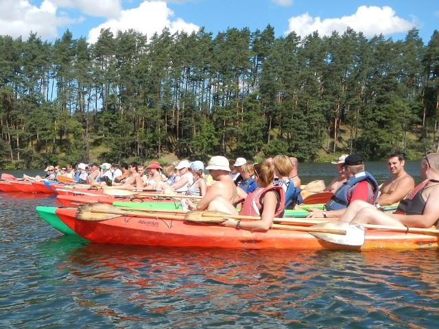 Turyści z PTTK w Brodnicy na trasie spływu.